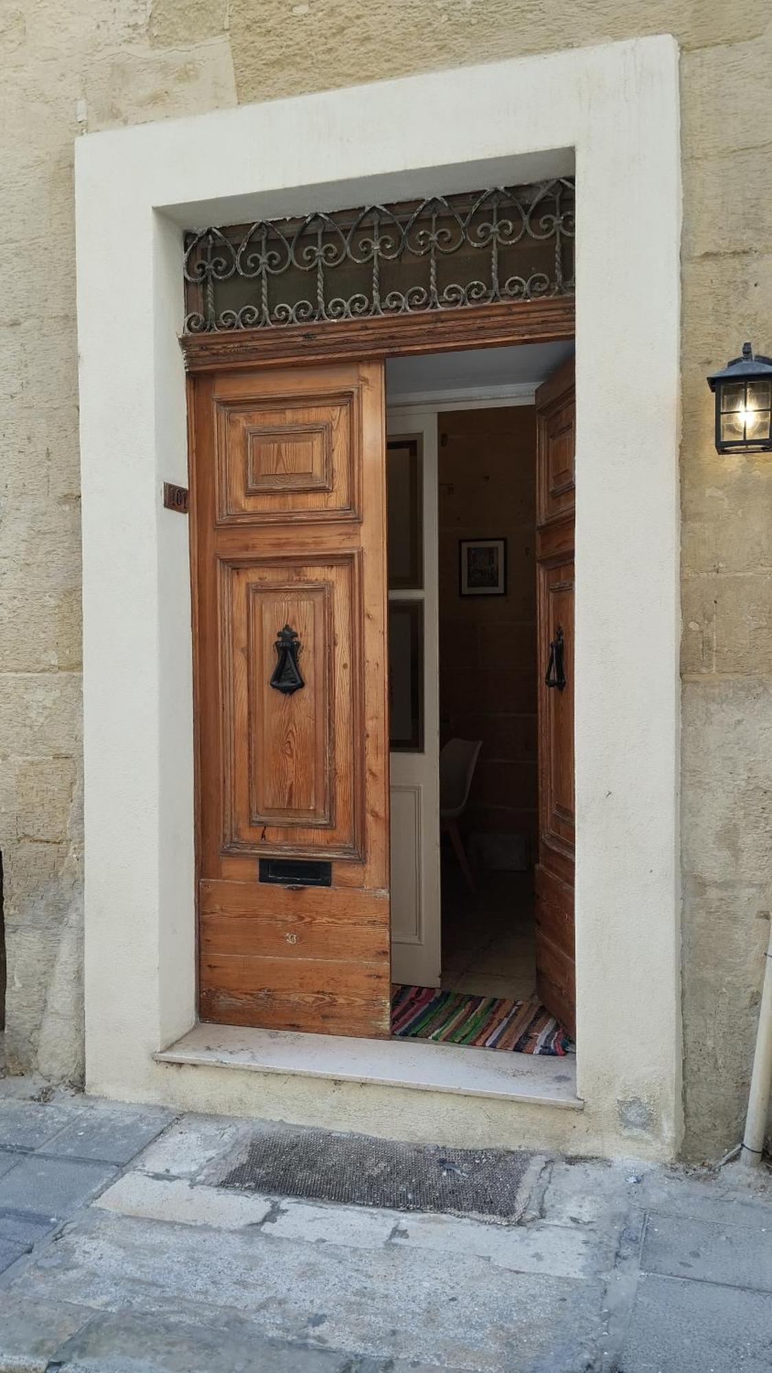 No. 101 In Βαλέτα Εξωτερικό φωτογραφία